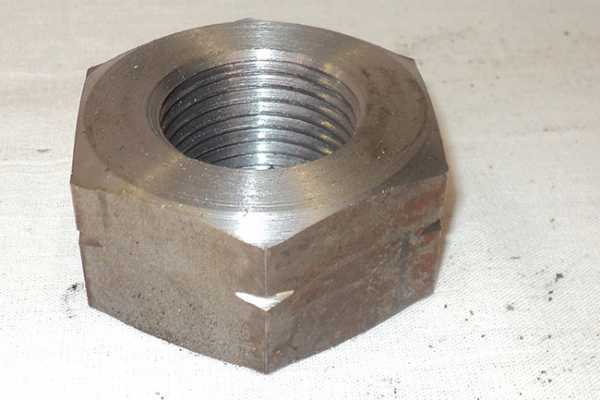 Nut left shaft